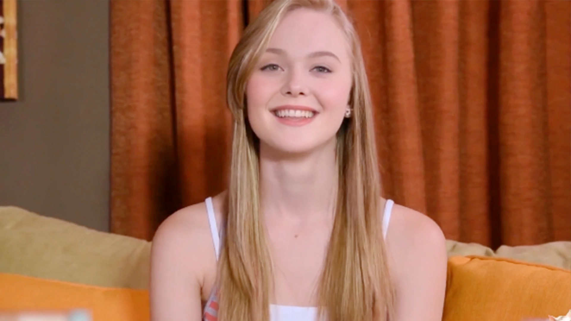 CTC-0164 | Em Elle Fanning Ngại Quay Phim Nhưng Vẫn Thoải Mái Thân Mật – Phim Sex Mỹ Không Che