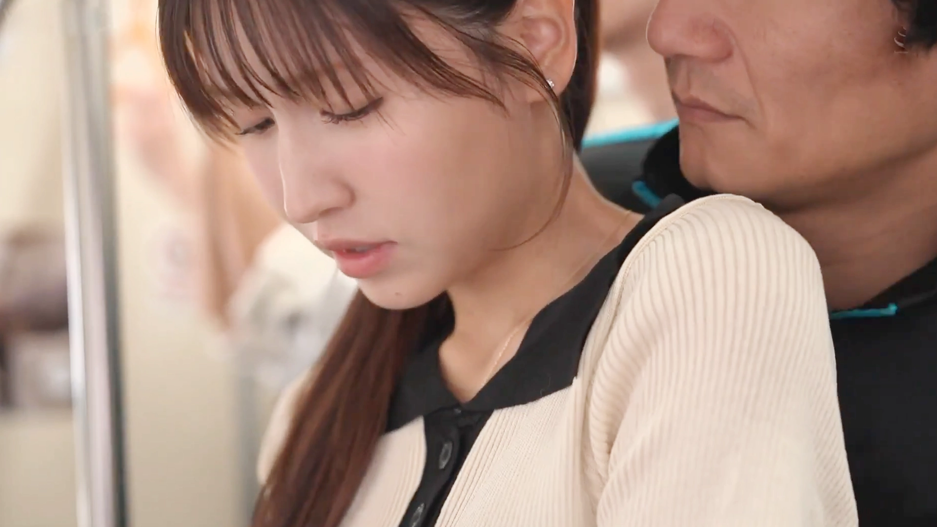 CHONGTOICO-1154 | Đi tàu điện mà sao lồn em rỉ nước vậy – Sex Jav VietSub | chongtoico