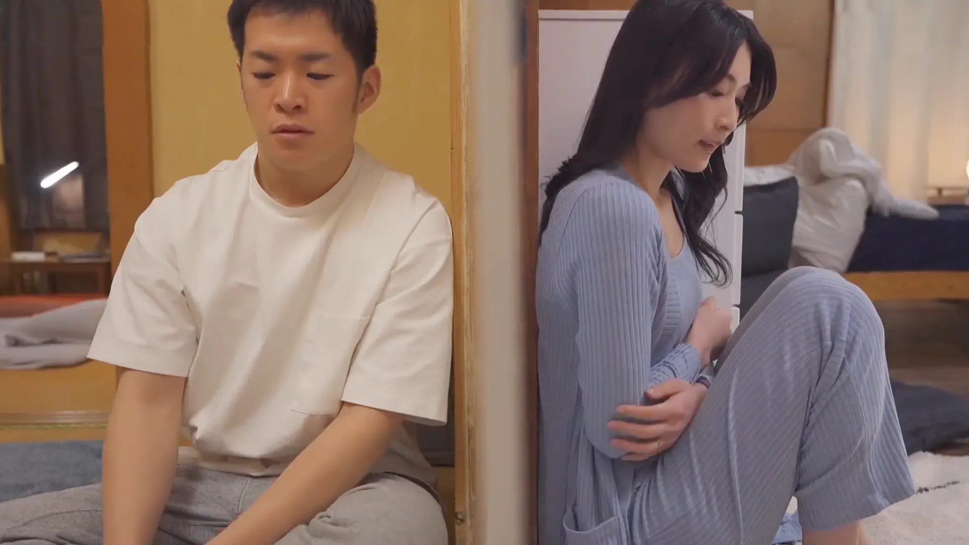 Phân cảnh Suzu Honjo quan sát qua khe tường trong CHONGTOICO-1415 – JAV VietSub